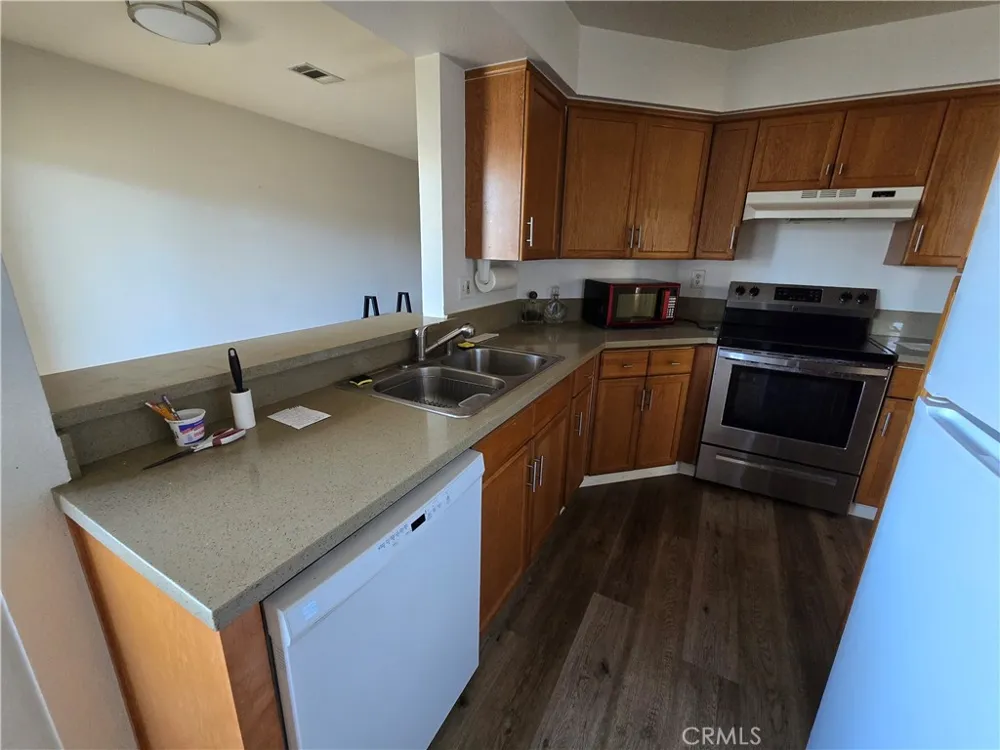 7641 Reseda #120 Reseda, CA 91335