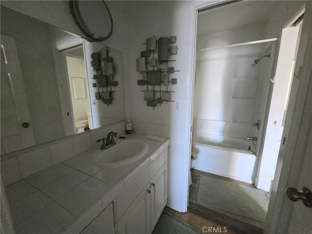 7641 Reseda #120 Reseda, CA 91335