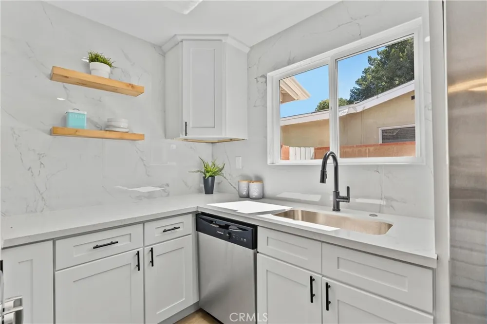 512 E Lingard Lancaster, CA 93535