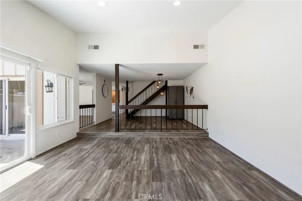 22242 Germain St #7 Chatsworth, CA 91311