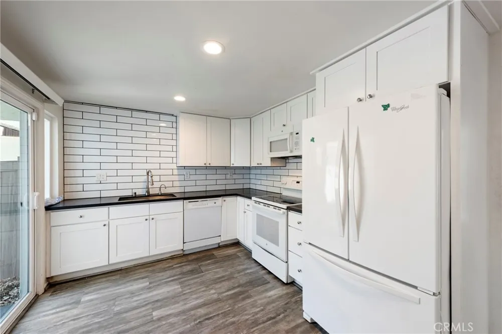 22242 Germain St #7 Chatsworth, CA 91311