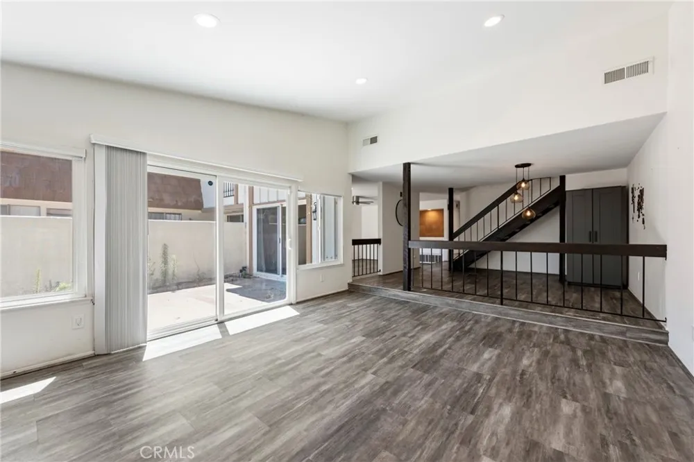 22242 Germain St #7 Chatsworth, CA 91311