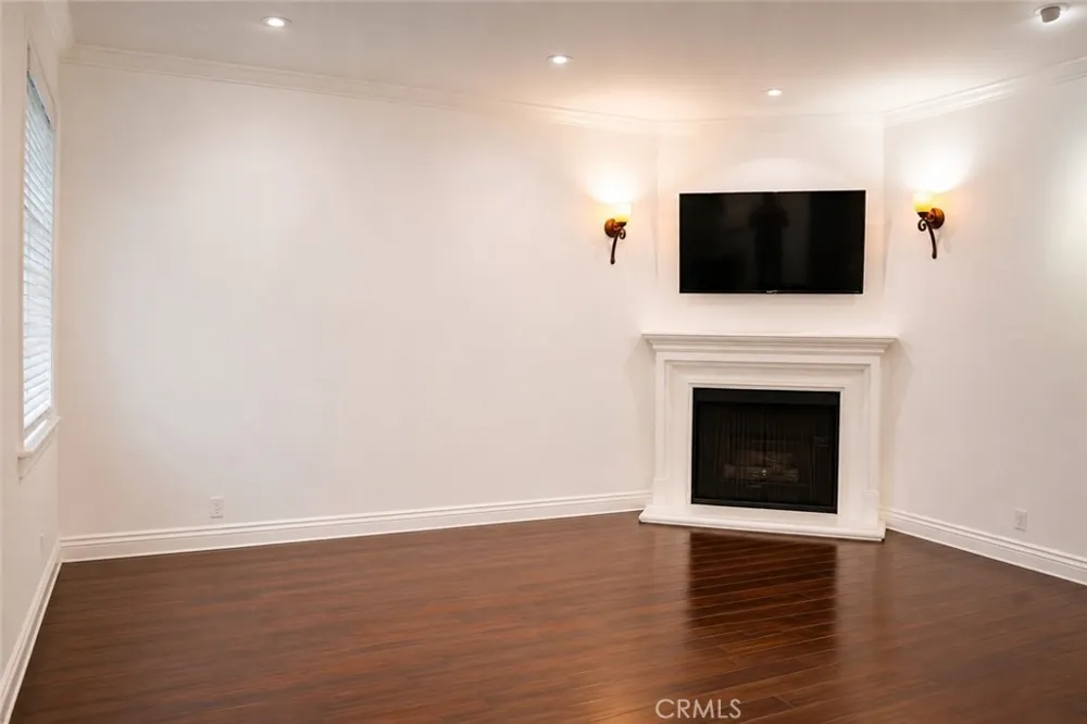 4128 Whitsett #101 Studio City, CA 91604