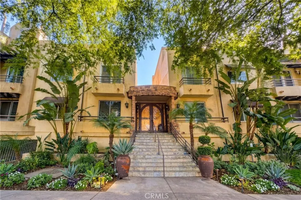 4128 Whitsett #101 Studio City, CA 91604