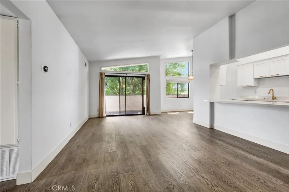 5805 Whitsett Avenue #201 Valley Village, CA 91607