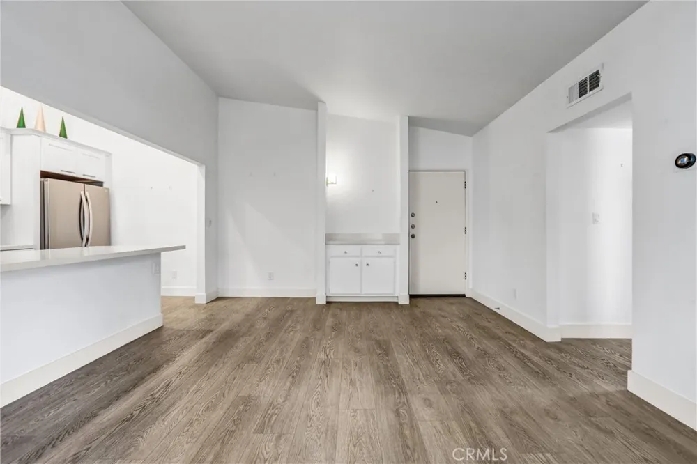 5805 Whitsett Avenue #201 Valley Village, CA 91607