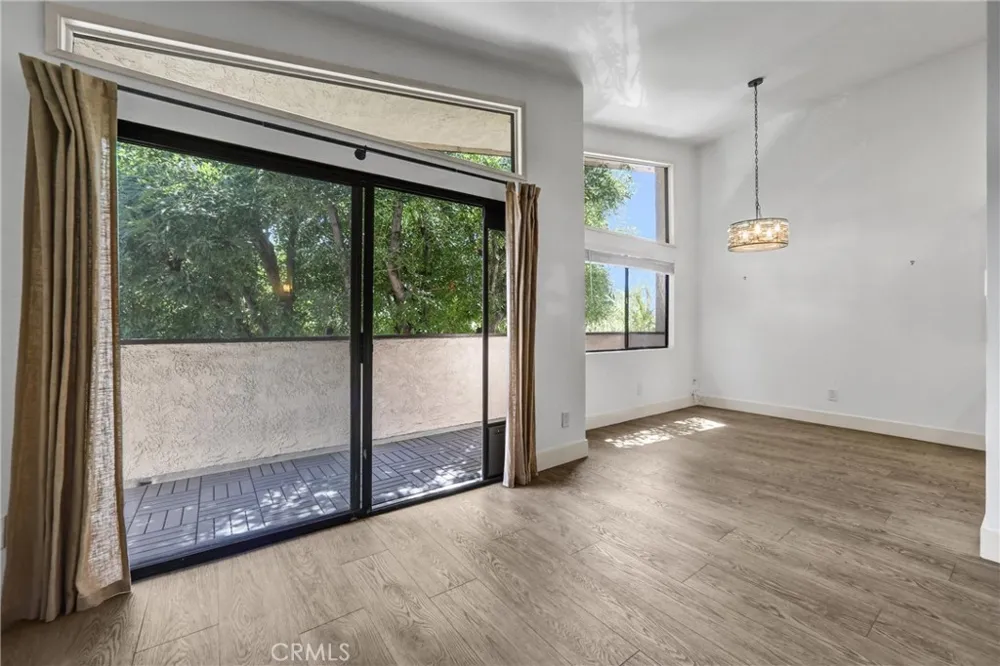5805 Whitsett Avenue #201 Valley Village, CA 91607