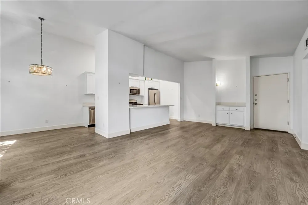 5805 Whitsett Avenue #201 Valley Village, CA 91607