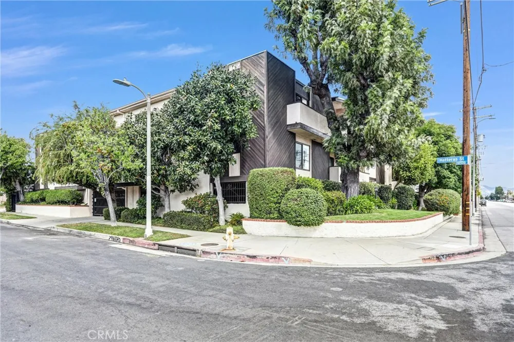 5805 Whitsett Avenue #201 Valley Village, CA 91607