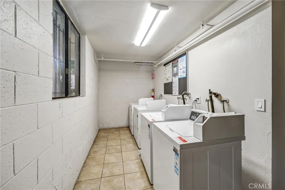 5805 Whitsett Avenue #201 Valley Village, CA 91607