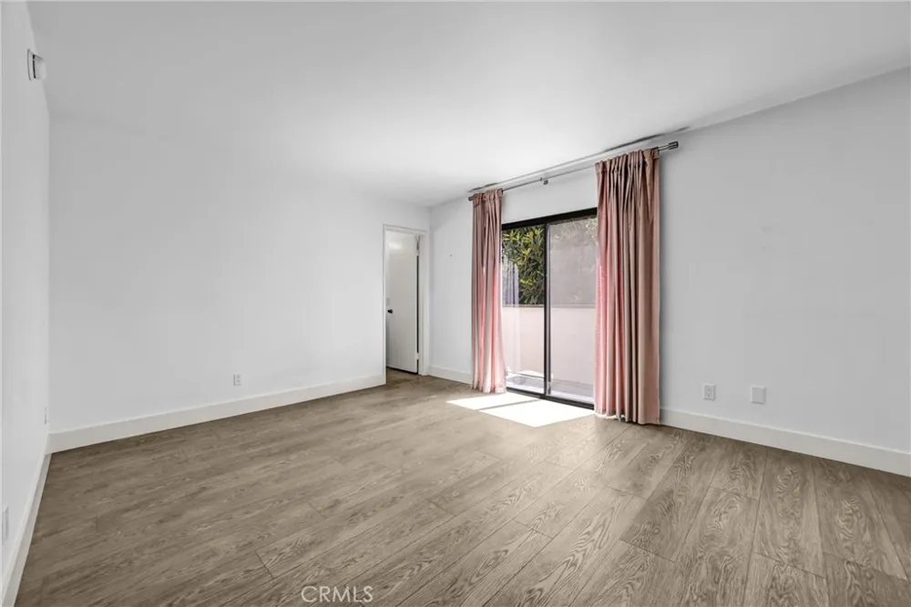 5805 Whitsett Avenue #201 Valley Village, CA 91607