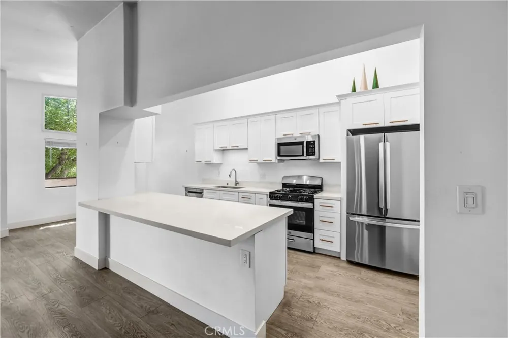 5805 Whitsett Avenue #201 Valley Village, CA 91607