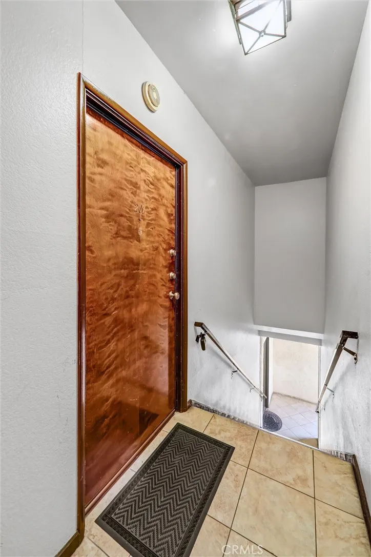 5805 Whitsett Avenue #201 Valley Village, CA 91607