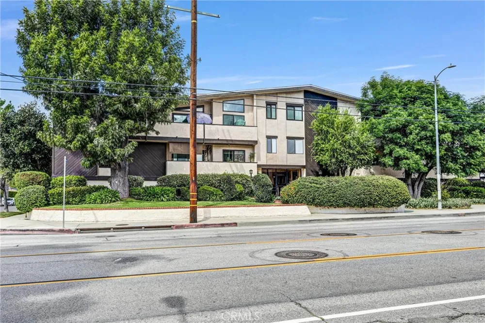 5805 Whitsett Avenue #201 Valley Village, CA 91607