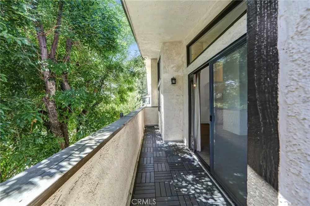 5805 Whitsett Avenue #201 Valley Village, CA 91607