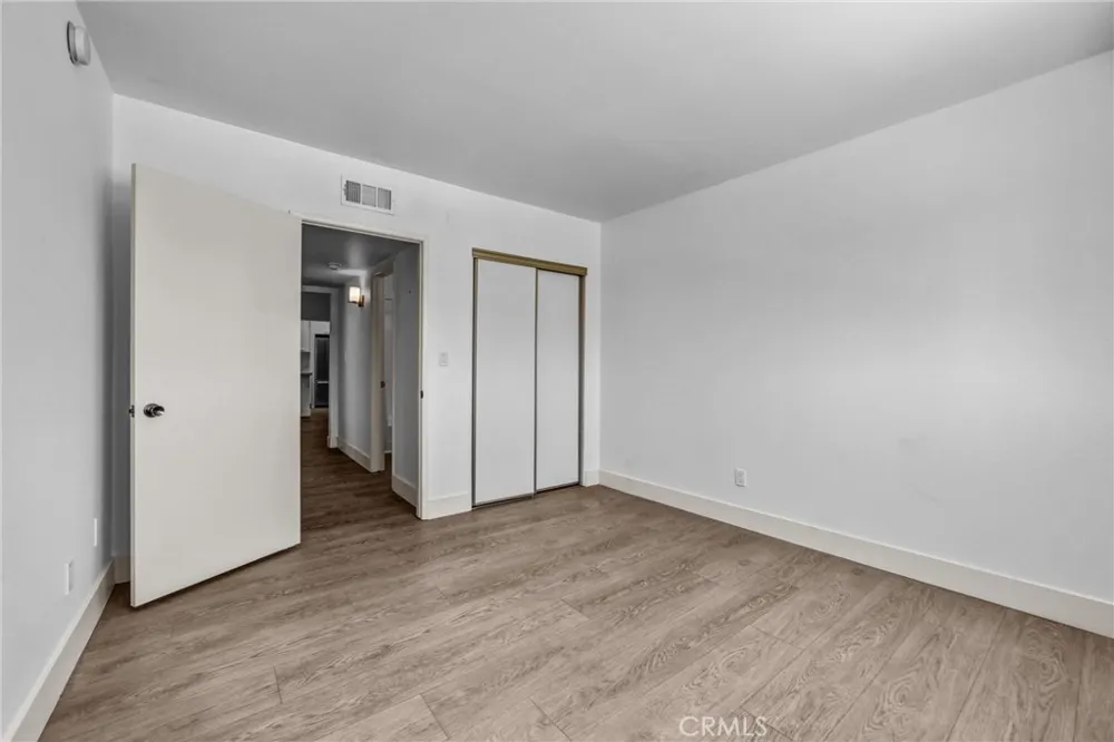 5805 Whitsett Avenue #201 Valley Village, CA 91607