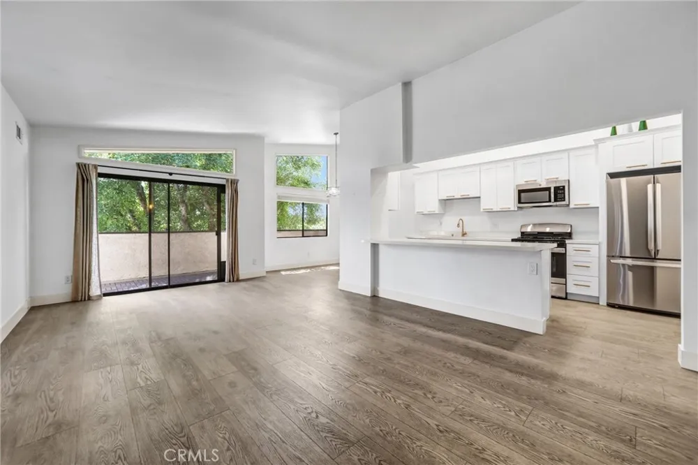 5805 Whitsett Avenue #201 Valley Village, CA 91607
