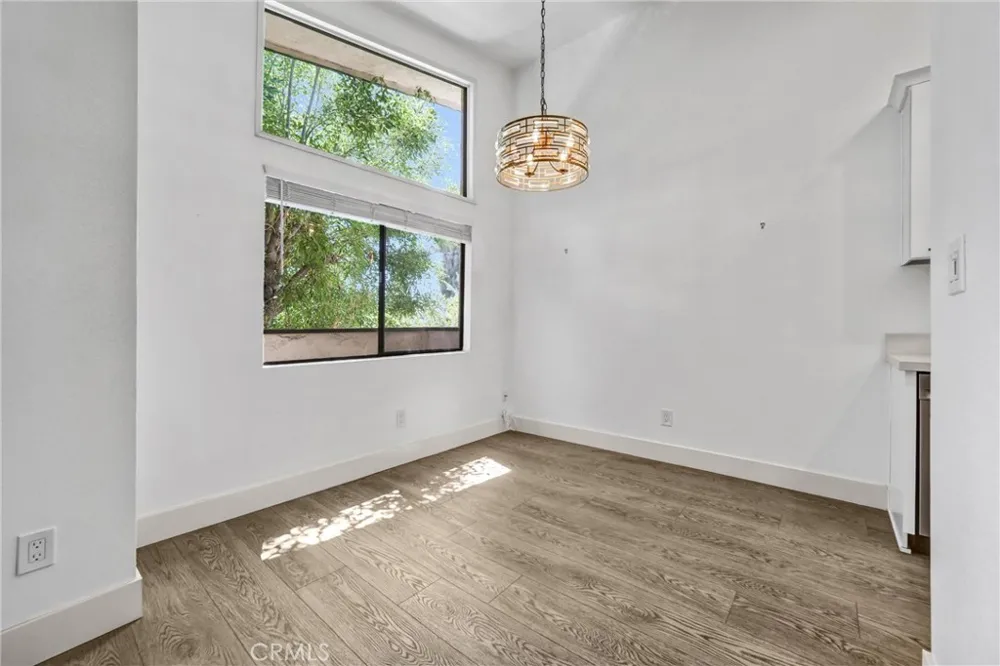 5805 Whitsett Avenue #201 Valley Village, CA 91607