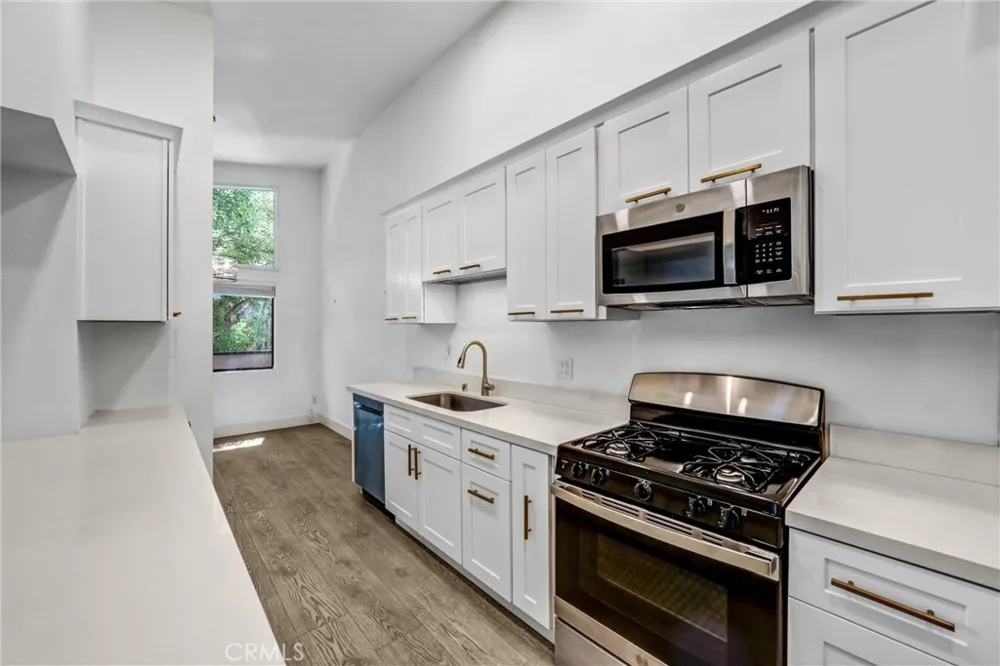 5805 Whitsett Avenue #201 Valley Village, CA 91607