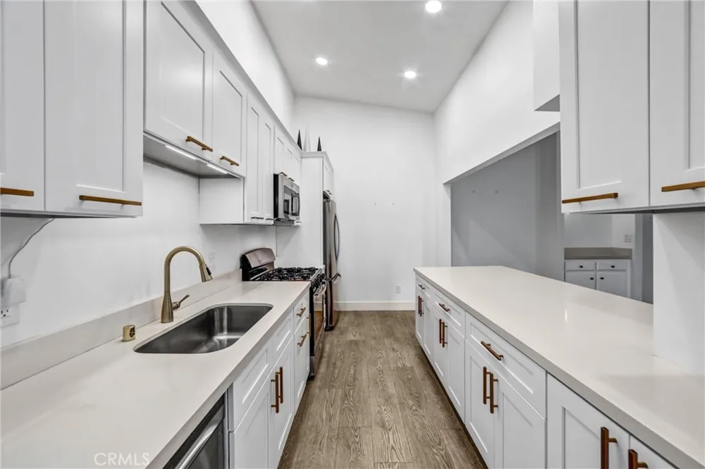 5805 Whitsett Avenue #201 Valley Village, CA 91607
