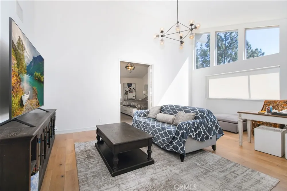 19865 Hiawatha Street Chatsworth, CA 91311
