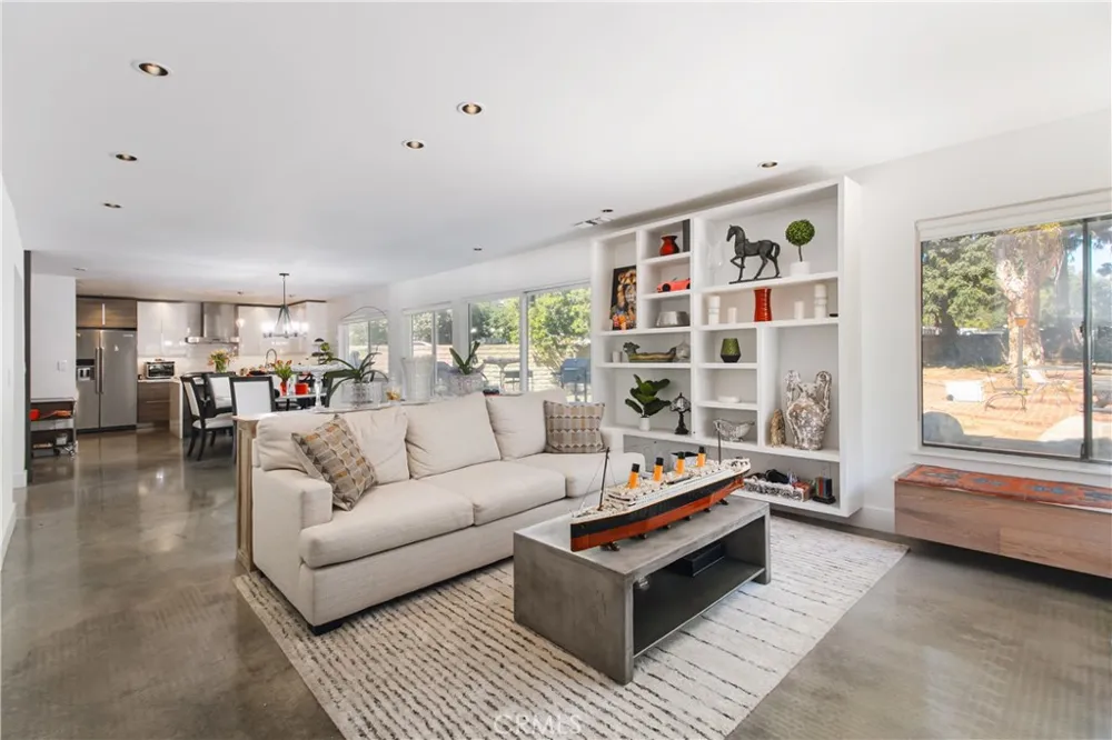 19865 Hiawatha Street Chatsworth, CA 91311