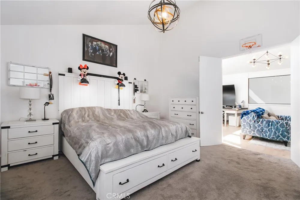 19865 Hiawatha Street Chatsworth, CA 91311
