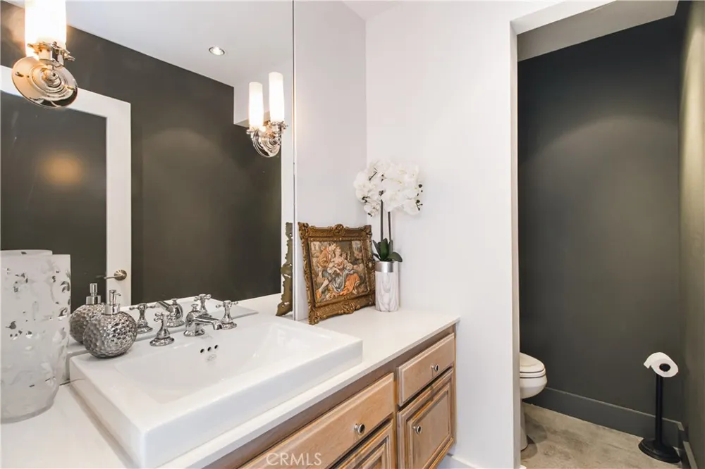 19865 Hiawatha Street Chatsworth, CA 91311