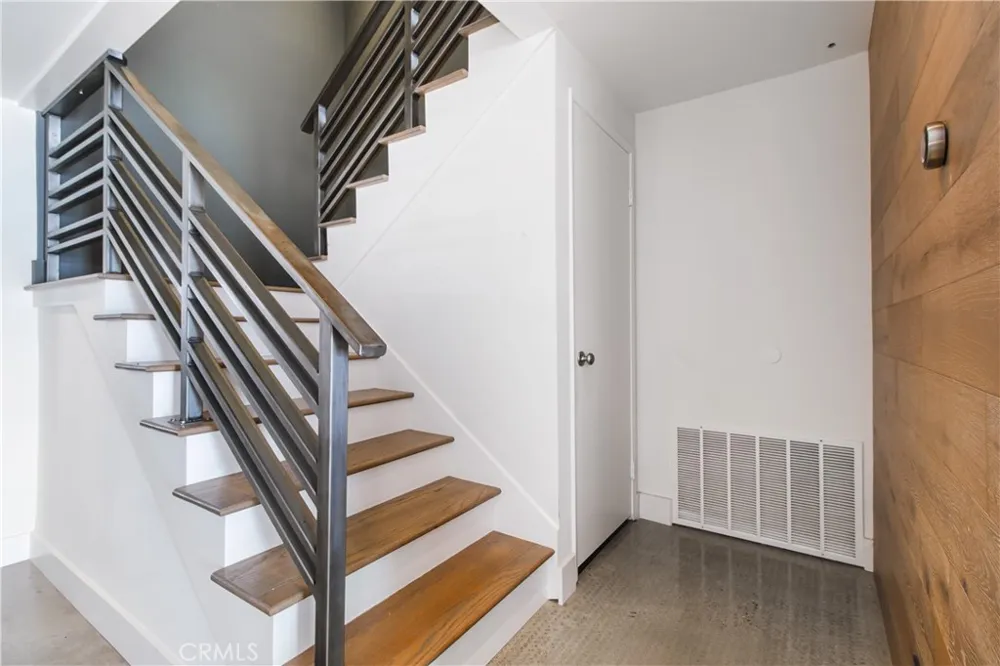 19865 Hiawatha Street Chatsworth, CA 91311