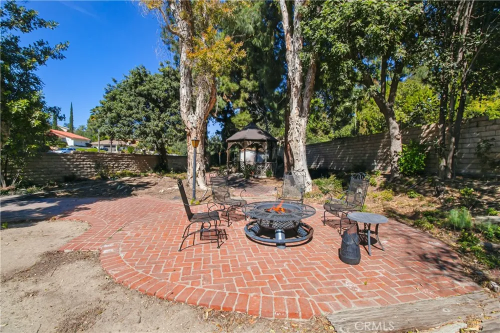 19865 Hiawatha Street Chatsworth, CA 91311