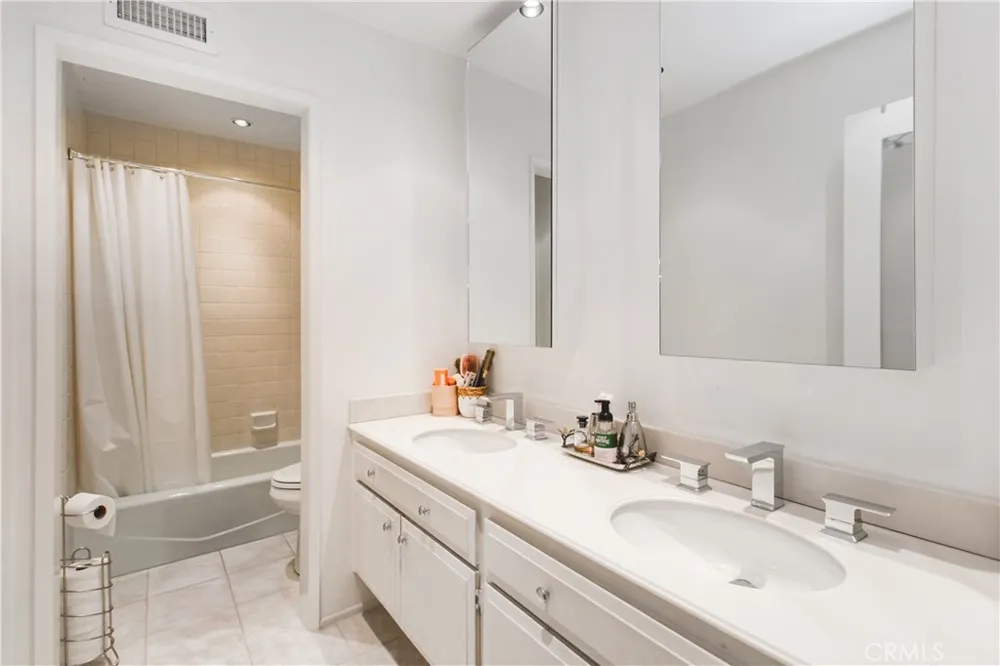 19865 Hiawatha Street Chatsworth, CA 91311