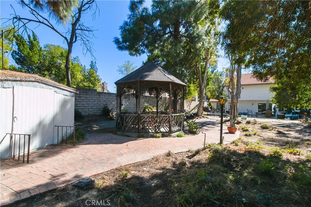 19865 Hiawatha Street Chatsworth, CA 91311