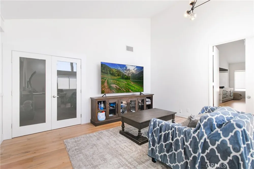 19865 Hiawatha Street Chatsworth, CA 91311