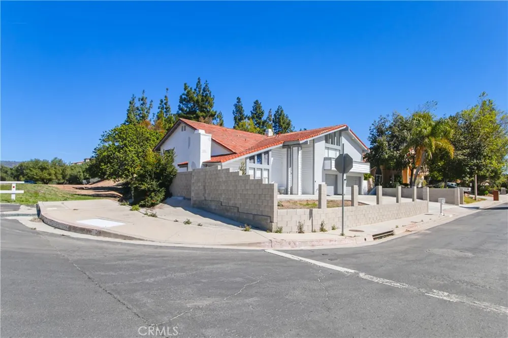 19865 Hiawatha Street Chatsworth, CA 91311