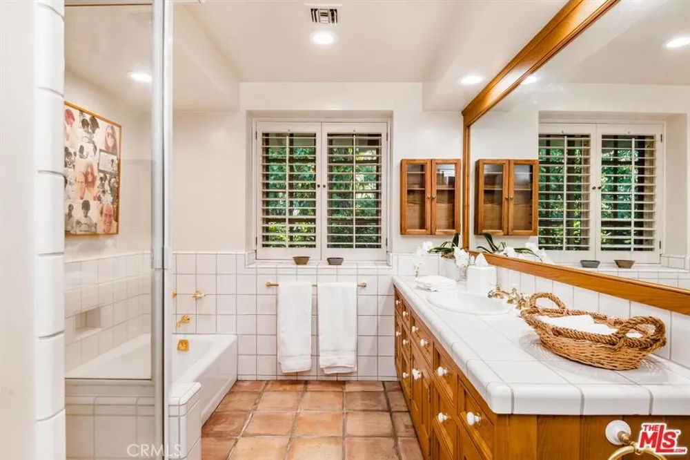 5255 ROUND MEADOW ROAD Hidden Hills, CA 91302