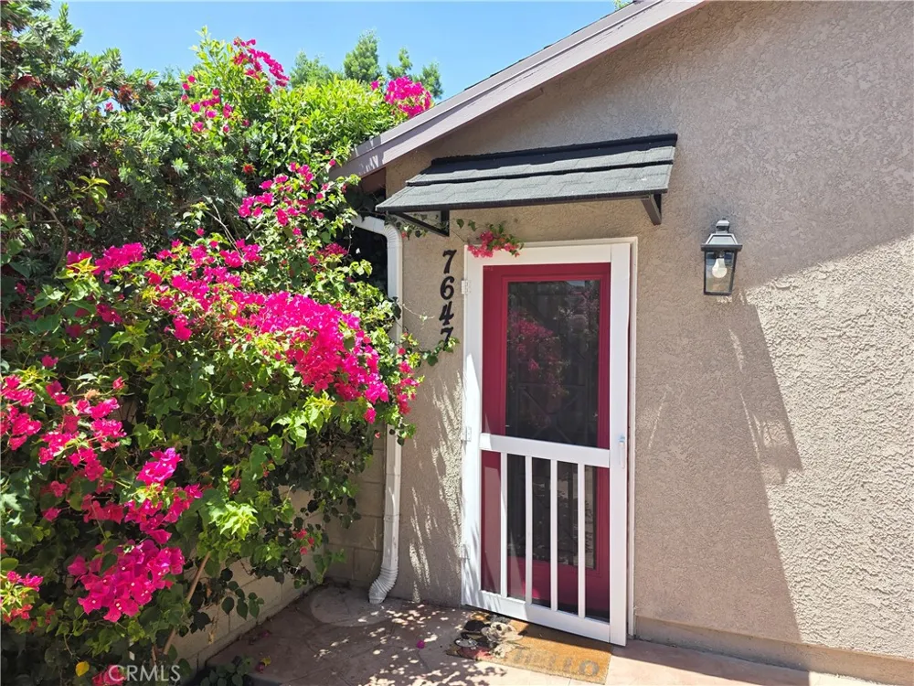 7645 Amestoy Lake Balboa, CA 91406