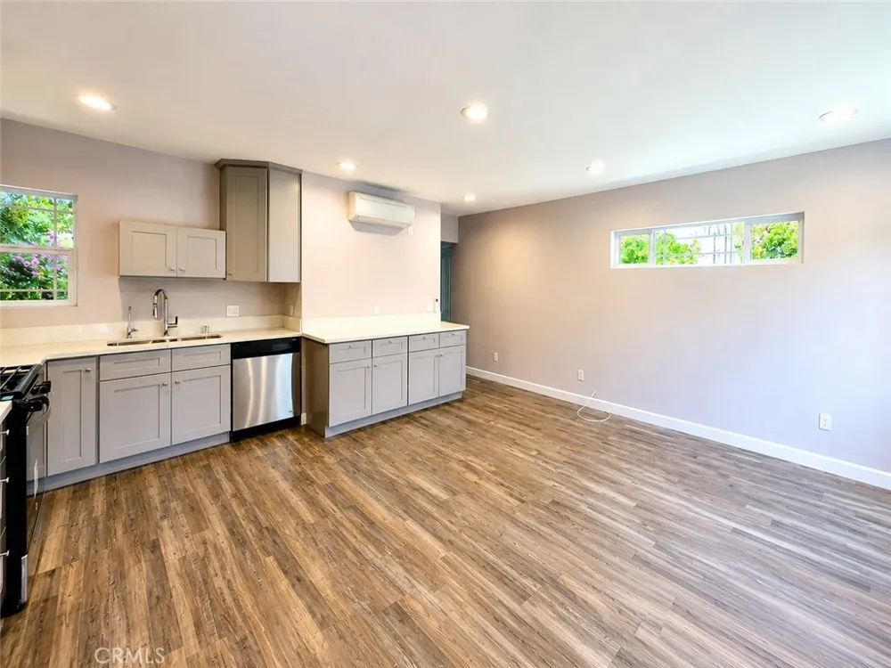 7645 Amestoy Lake Balboa, CA 91406