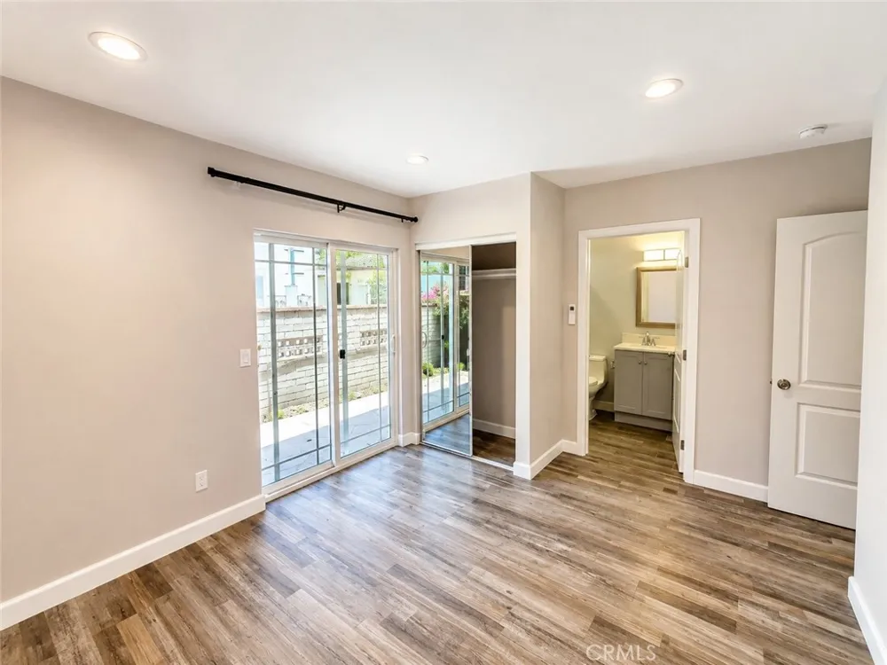7645 Amestoy Lake Balboa, CA 91406