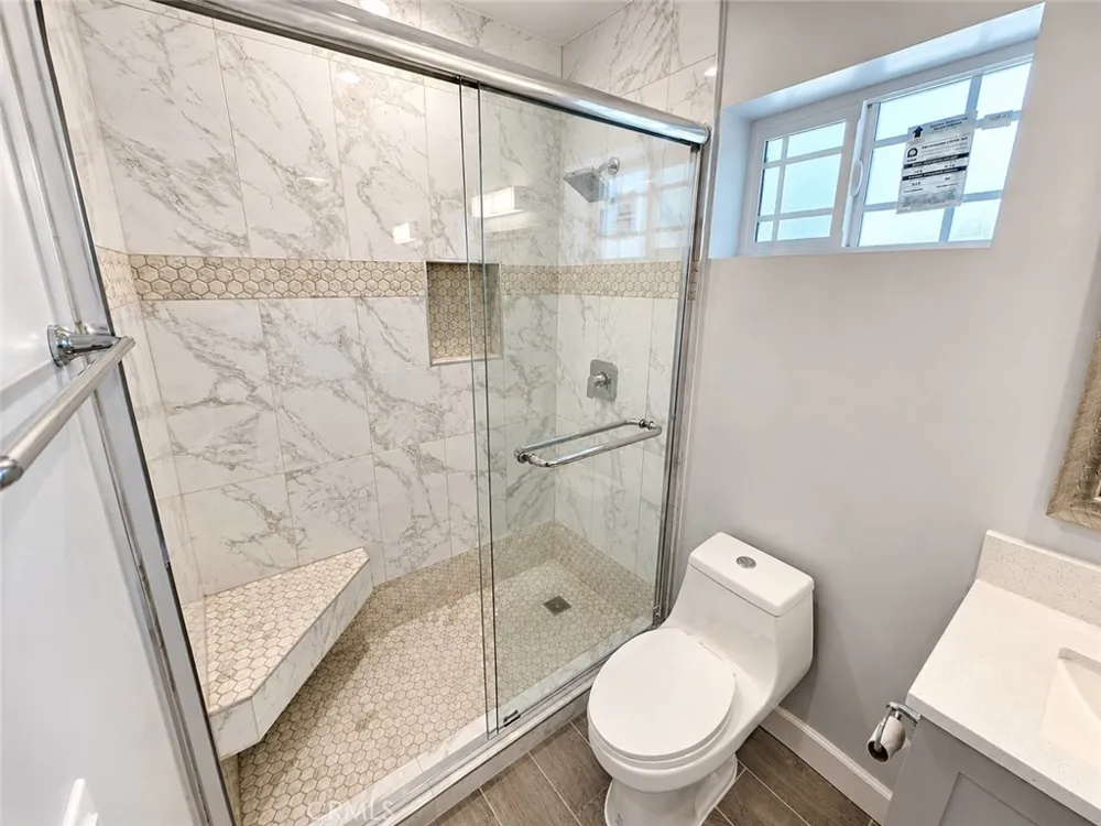 7645 Amestoy Lake Balboa, CA 91406