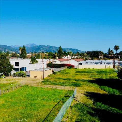 518 E Foothill