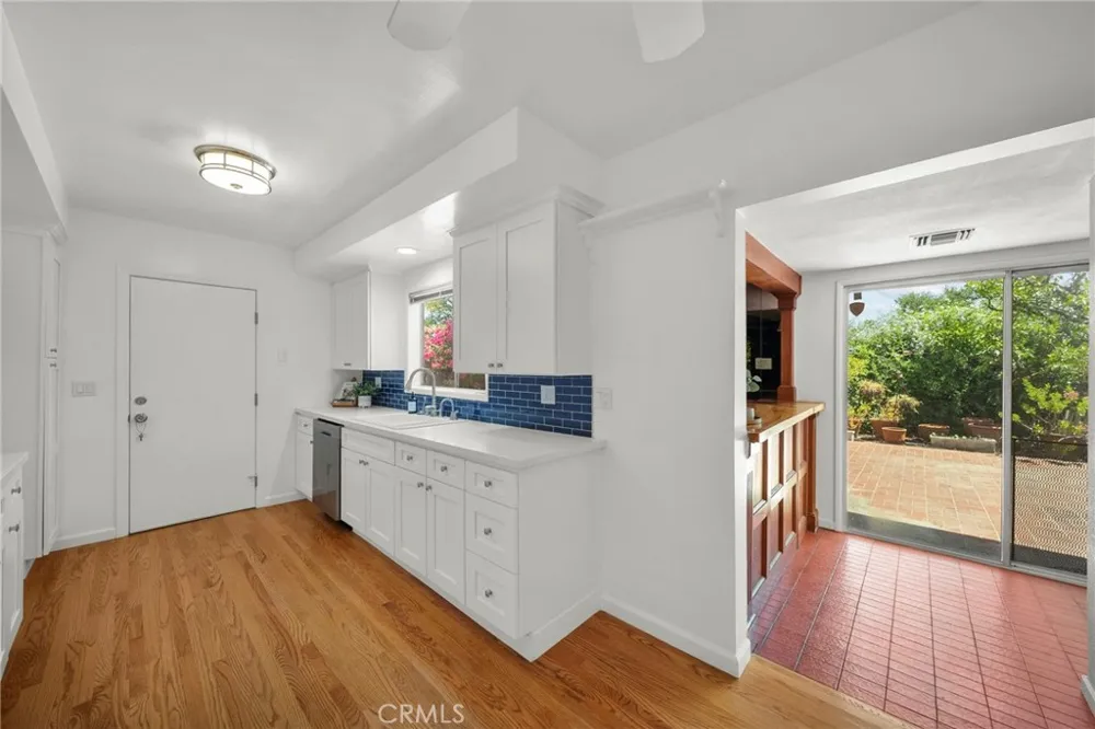10106 Petit North Hills, CA 91343