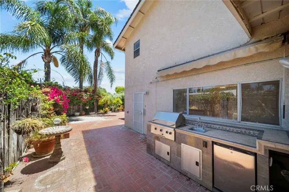 10106 Petit North Hills, CA 91343