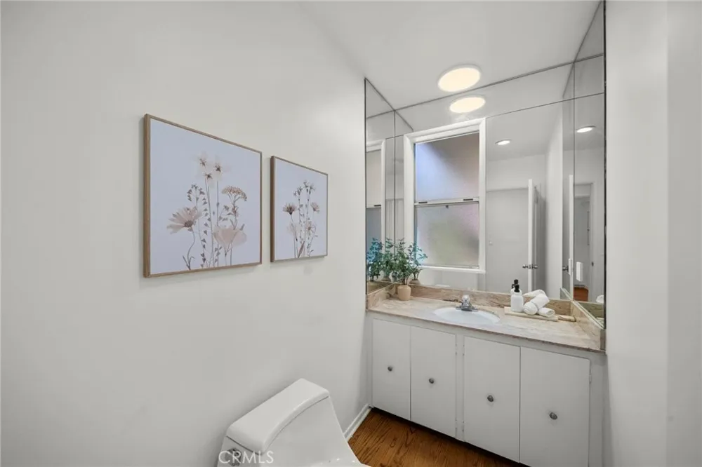 10106 Petit North Hills, CA 91343