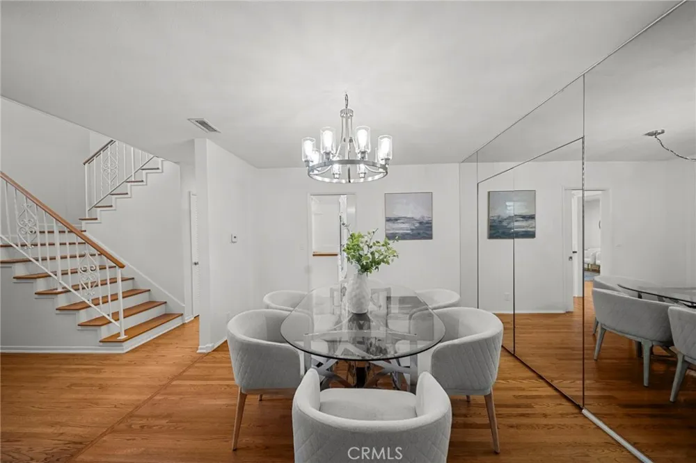 10106 Petit North Hills, CA 91343