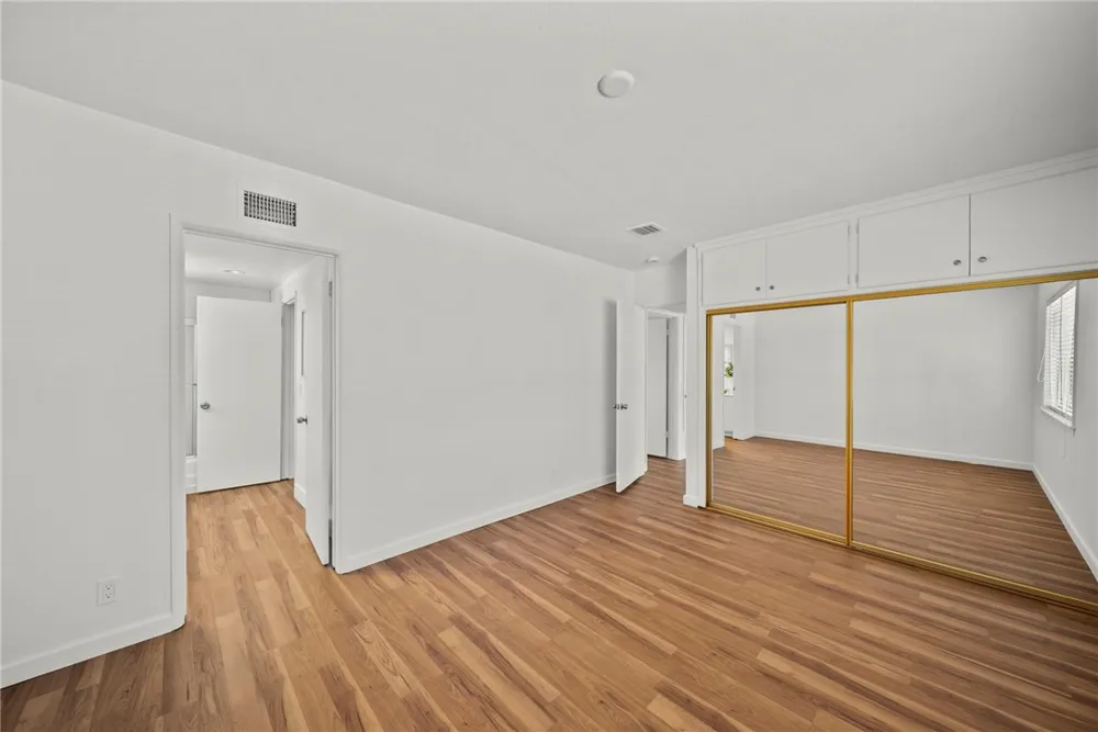 10106 Petit North Hills, CA 91343