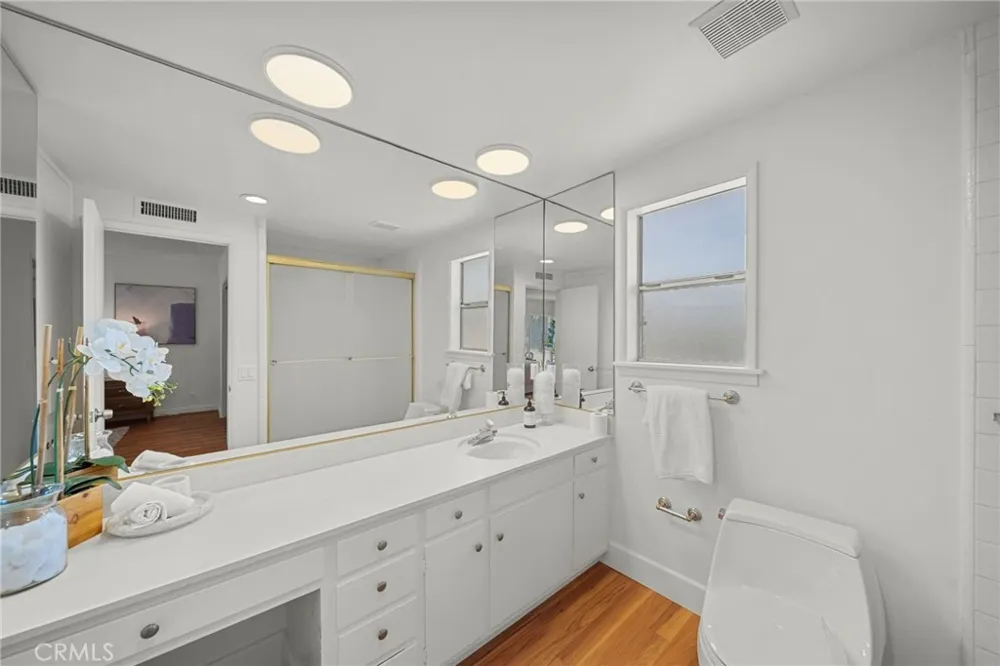 10106 Petit North Hills, CA 91343
