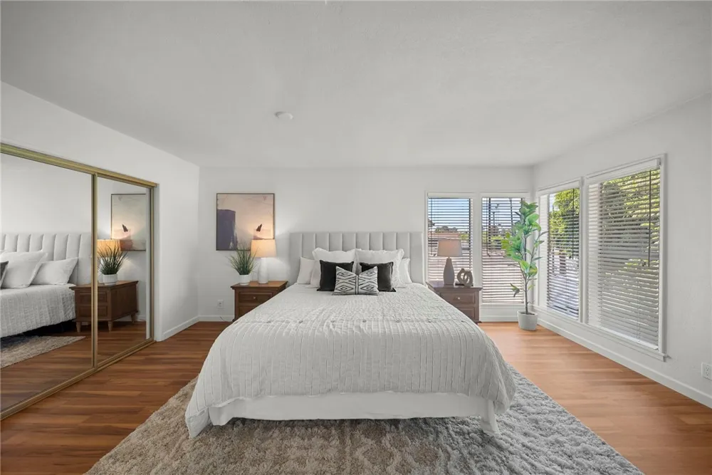 10106 Petit North Hills, CA 91343