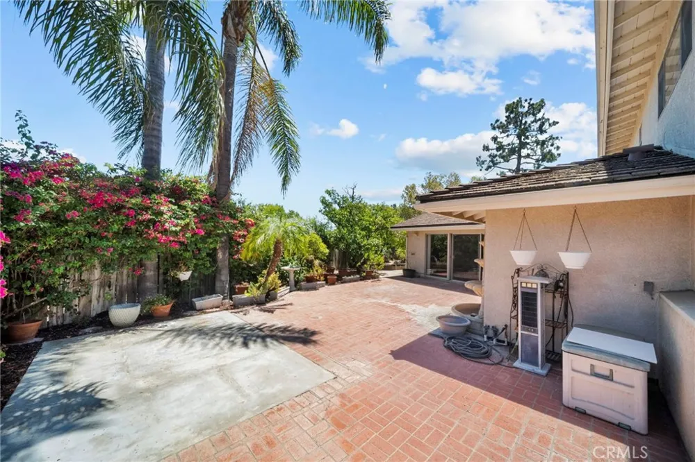10106 Petit North Hills, CA 91343