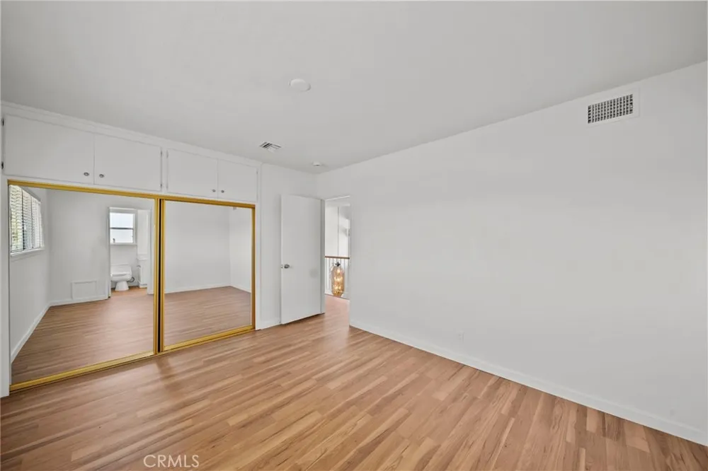 10106 Petit North Hills, CA 91343