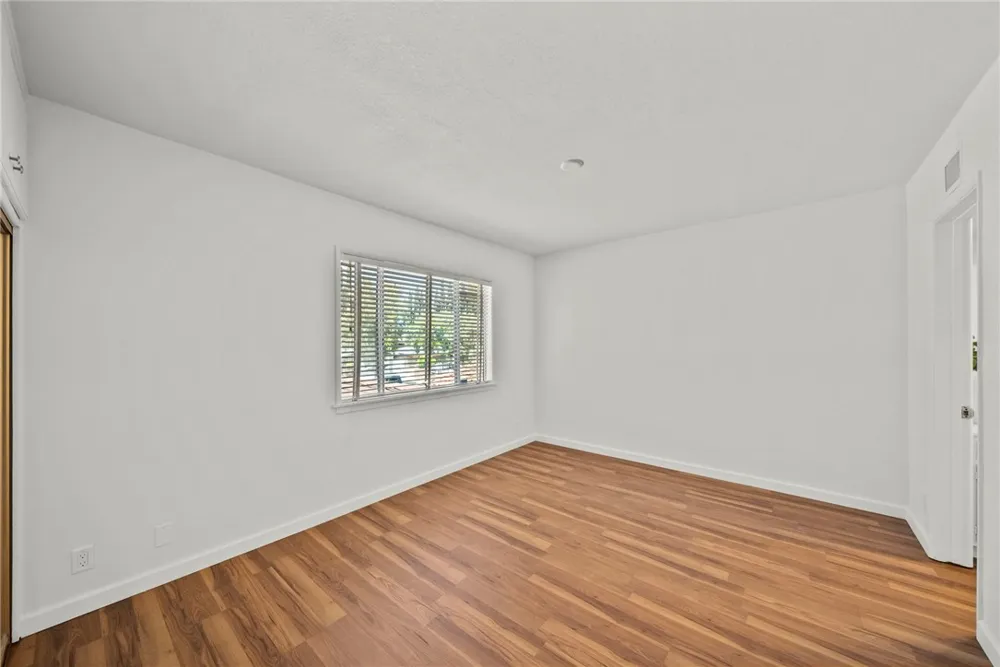 10106 Petit North Hills, CA 91343